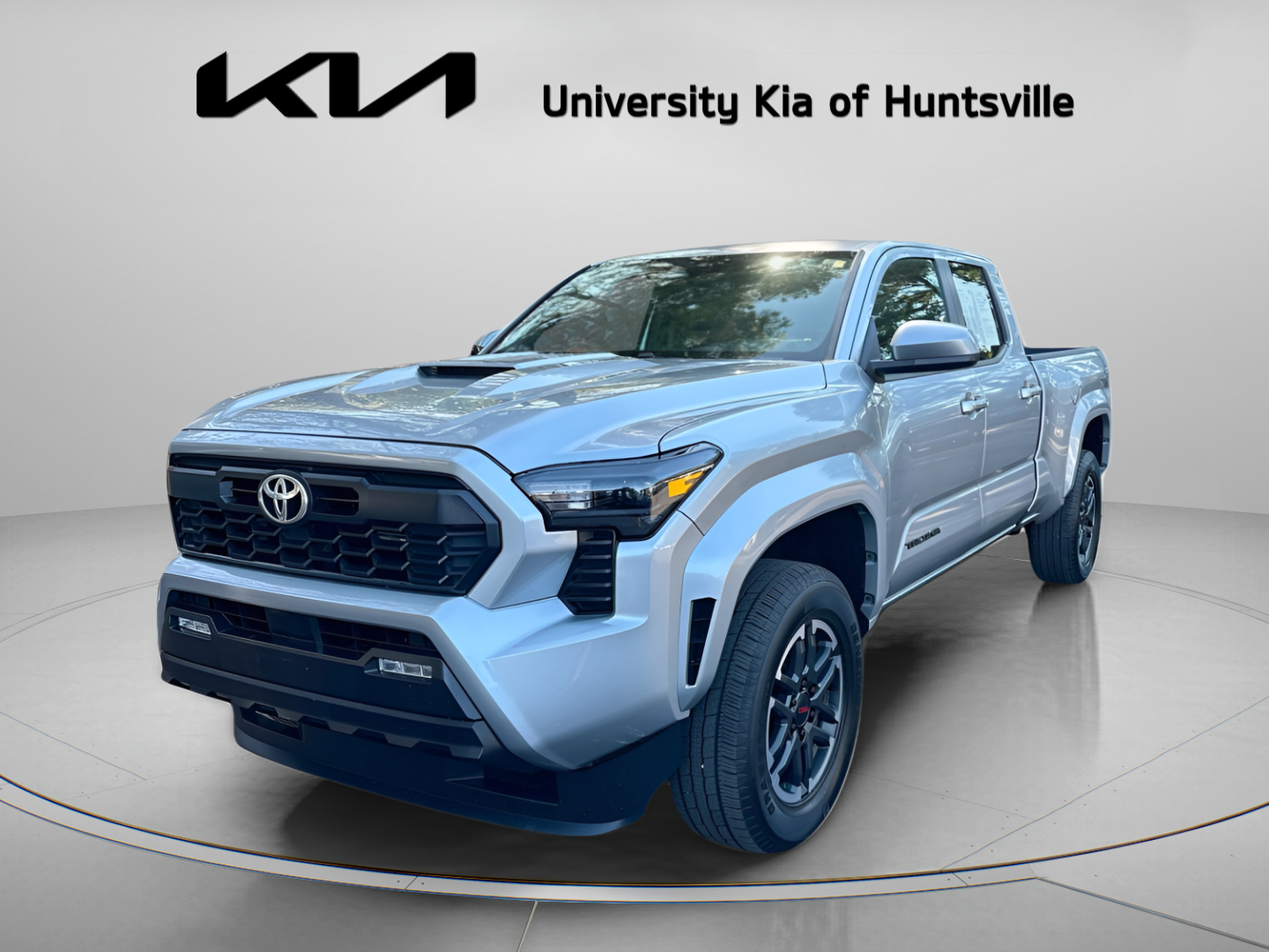 Used 2024 Toyota Tacoma TRD Sport AWD/4WD image 4