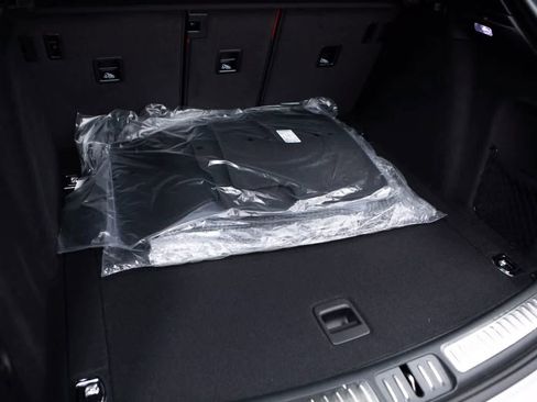Certified 2026 Porsche Macan AWD/4WD image 38