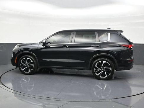 Used 2022 Mitsubishi Outlander ES FWD image 2