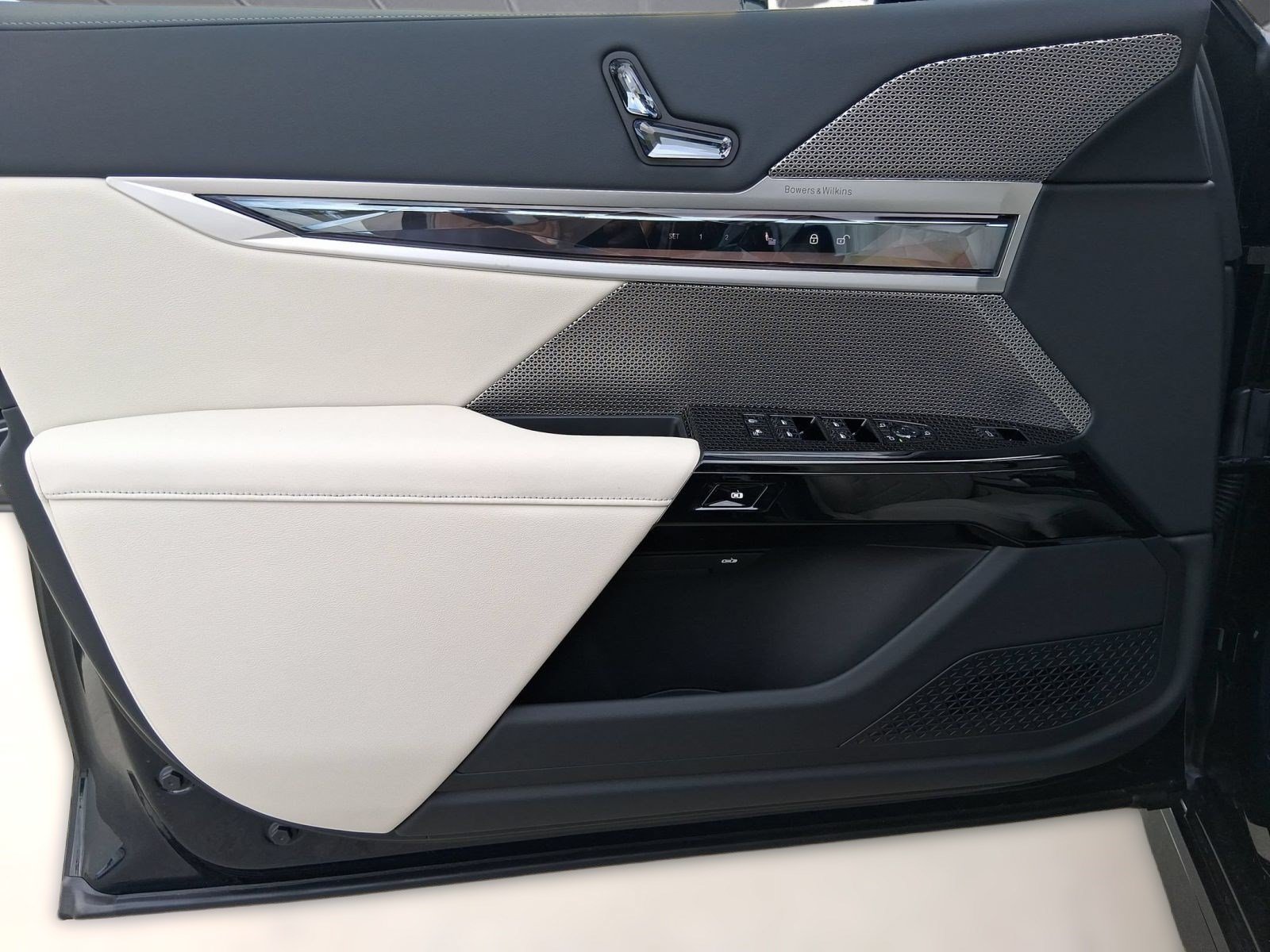 Used 2026 BMW i7 eDrive50 w/ M Sport Package RWD image 27