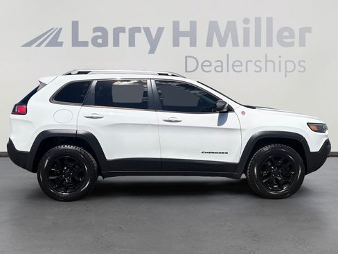 Used 2019 Jeep Cherokee Trailhawk w/ Comfort/Convenience Group AWD/4WD image 6