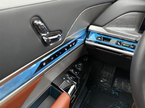 Certified 2025 BMW 750e xDrive w/ Executive Package image 29