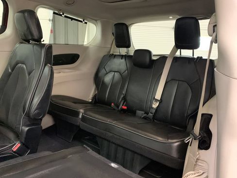 Used 2019 Chrysler Pacifica Limited FWD image 21