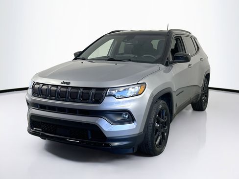 Used 2022 Jeep Compass Altitude image 1