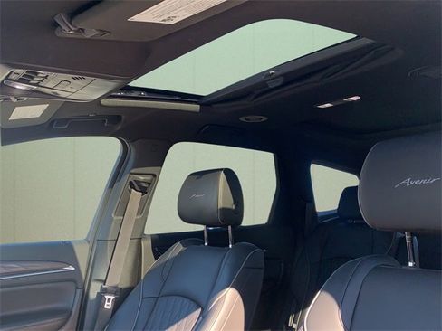 Used 2023 Buick Enclave Avenir w/ Avenir Technology Package image 37