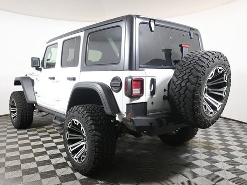 Used 2020 Jeep Wrangler Unlimited Rubicon w/ Dual Top Group AWD/4WD image 9