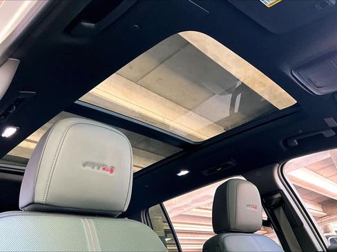 Used 2025 GMC Acadia AT4 w/ Luxury Package AWD/4WD image 13