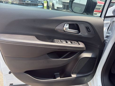 New 2026 Chrysler Pacifica Select w/ S Appearance Package FWD image 13