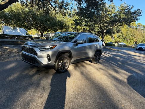 Used 2022 Toyota RAV4 XLE Premium image 2