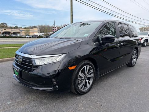 Used 2024 Honda Odyssey Touring image 2