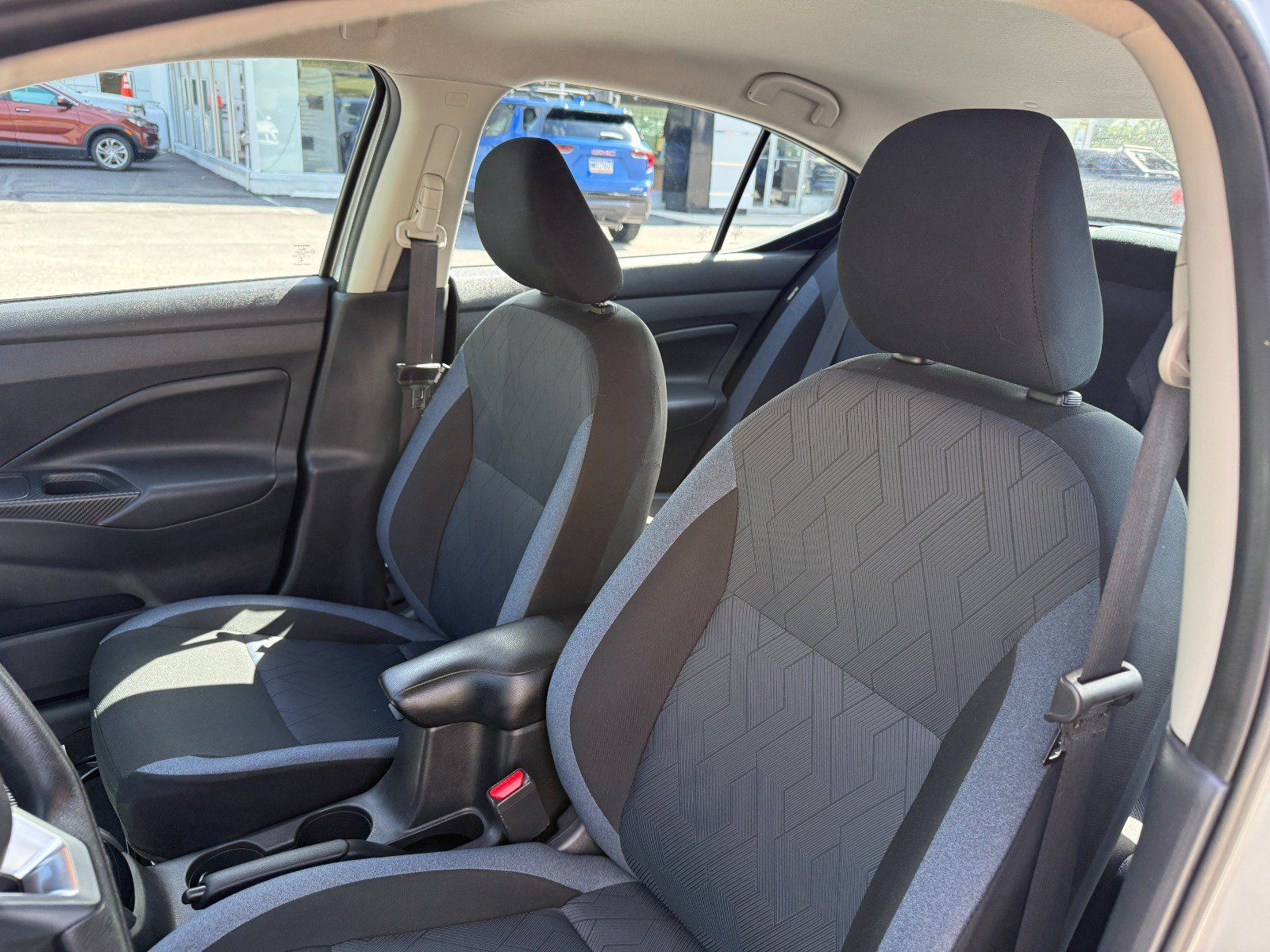 Used 2025 Nissan Versa SV FWD image 14