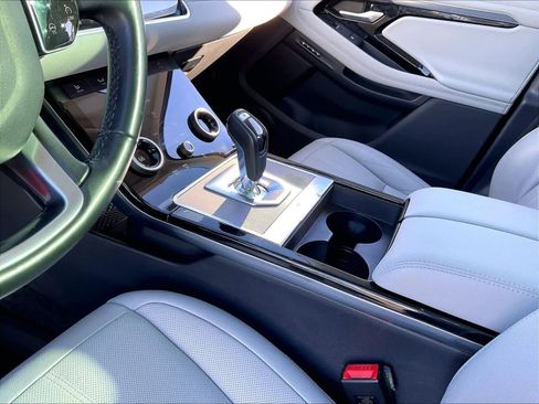 Used 2020 Land Rover Range Rover Evoque SE image 18