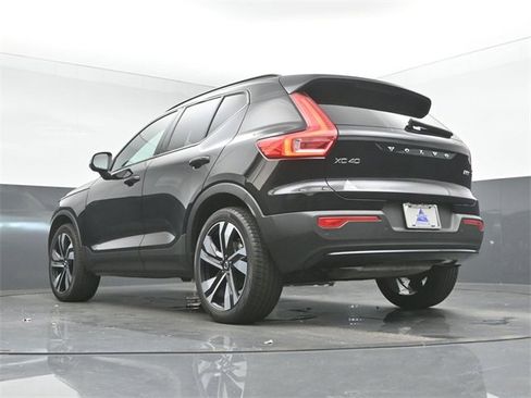 Used 2024 Volvo XC40 B5 Plus w/ Climate Package image 41