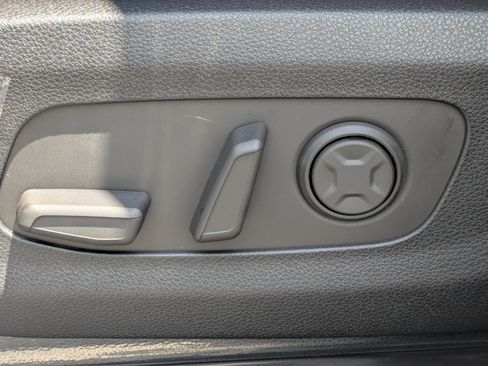 New 2026 Kia Carnival EX FWD image 31