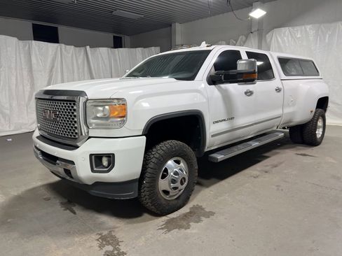 Used 2016 GMC Sierra 3500 Denali w/ Duramax Plus Package image 3