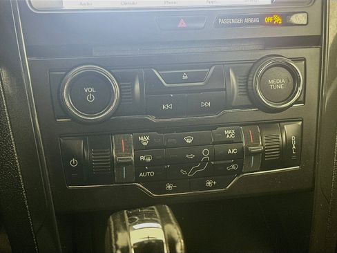 Used 2017 Ford Explorer XLT w/ Equipment Group 201A FWD image 23