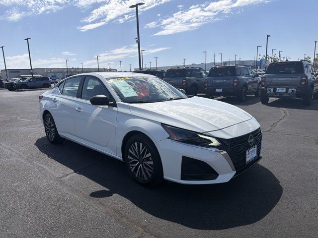 Used 2025 Nissan Altima 2.5 SV FWD image 3