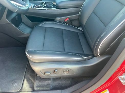 Used 2025 Buick Enclave Preferred FWD image 12