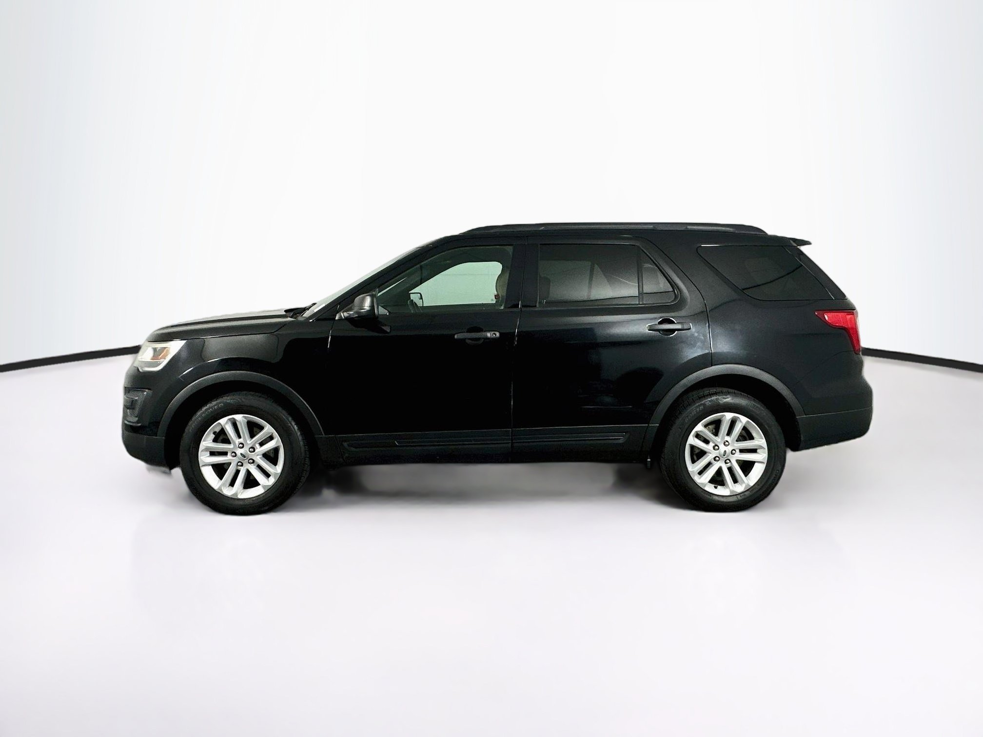 Used 2016 Ford Explorer FWD image 4