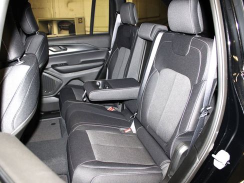 New 2025 Jeep Grand Cherokee Laredo w/ Luxury Tech Group I image 26