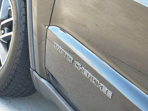 Used 2020 Jeep Grand Cherokee Limited RWD image 5