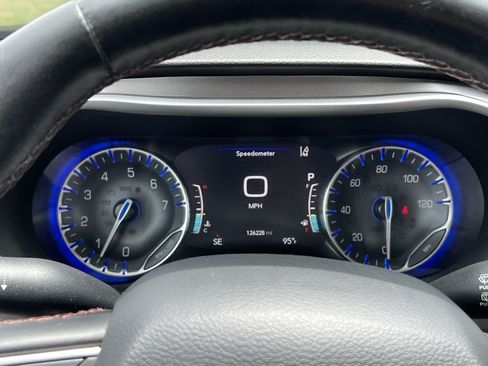 Used 2020 Chrysler Pacifica Touring-L w/ Advanced Safetytec Group FWD image 21