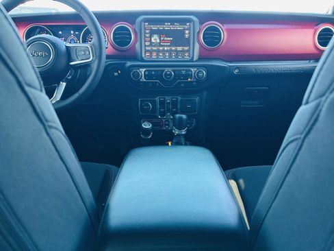 Used 2023 Jeep Wrangler Unlimited Rubicon w/ Cold Weather Group image 21