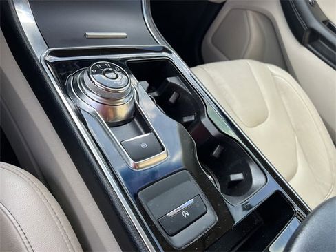 Used 2019 Ford Edge Titanium image 35