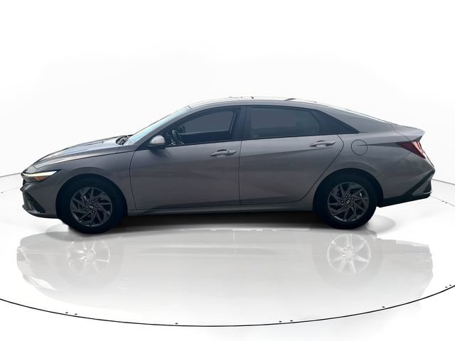 Used 2024 Hyundai Elantra SEL FWD image 4