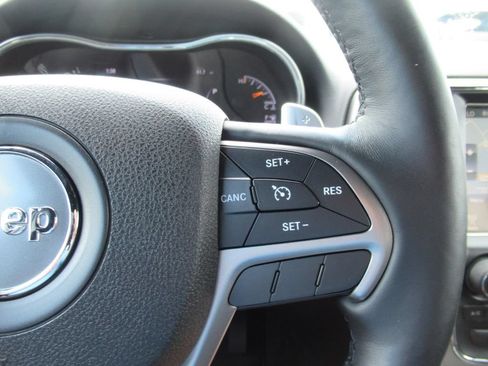Used 2017 Jeep Grand Cherokee Altitude AWD/4WD image 25