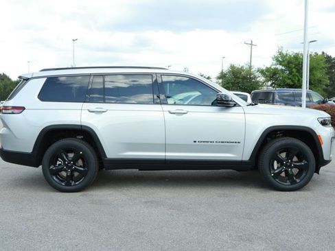 New 2026 Jeep Grand Cherokee L Limited RWD image 4