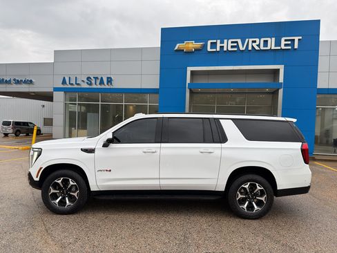 Used 2025 GMC Yukon XL AT4 AWD/4WD image 3