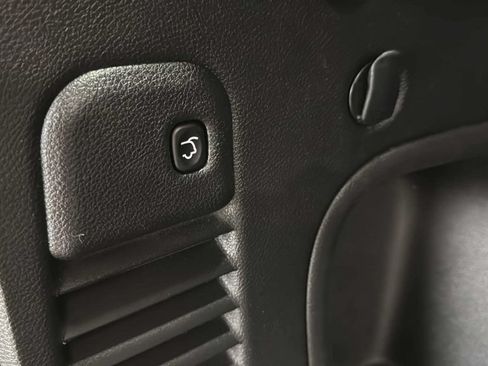 Used 2021 Jeep Grand Cherokee Altitude AWD/4WD image 9