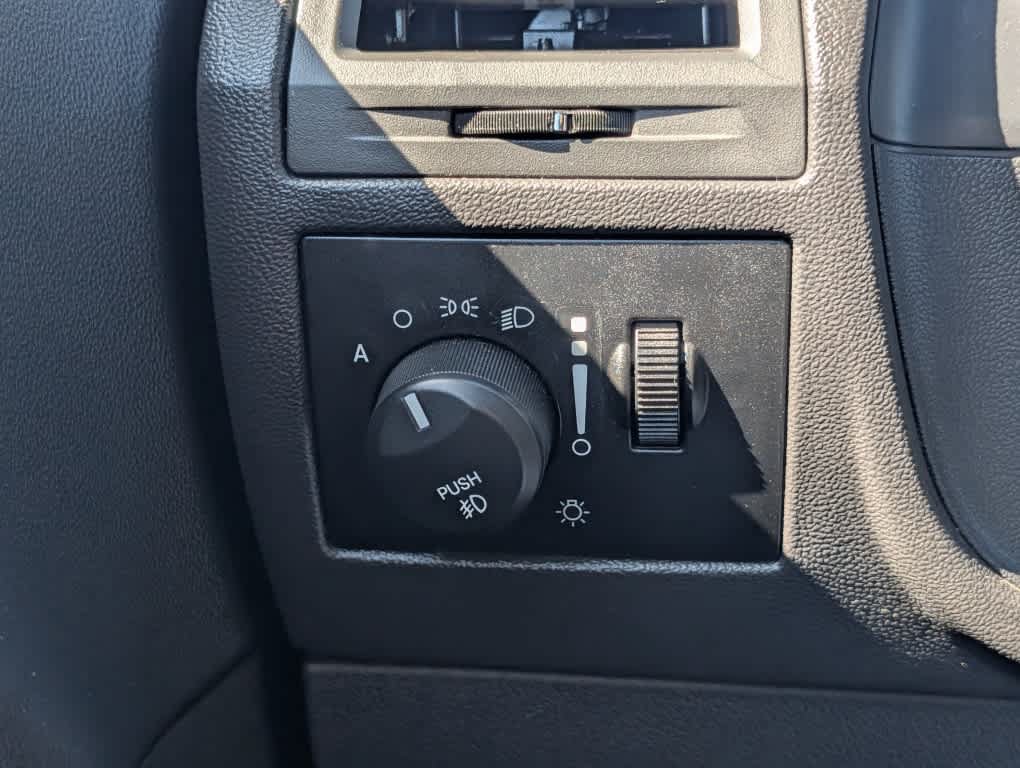 Used 2010 Dodge Challenger R/T RWD image 17