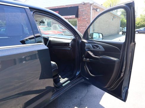 Used 2019 Chevrolet Traverse LT FWD image 10