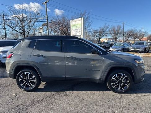 Used 2023 Jeep Compass Limited image 14