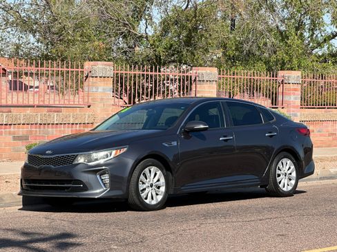 Used 2018 Kia Optima S image 1