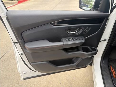 Used 2024 Honda Pilot TrailSport image 11