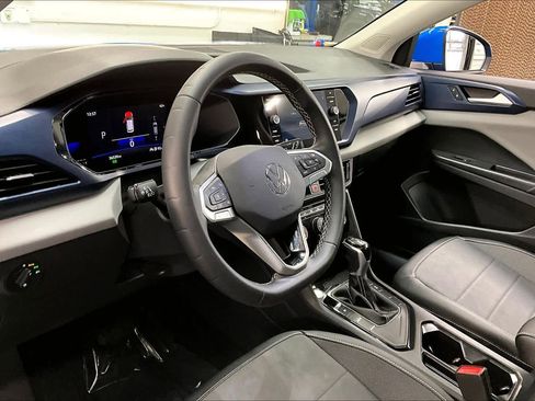 Used 2023 Volkswagen Taos SE w/ Panoramic Sunroof Package image 17