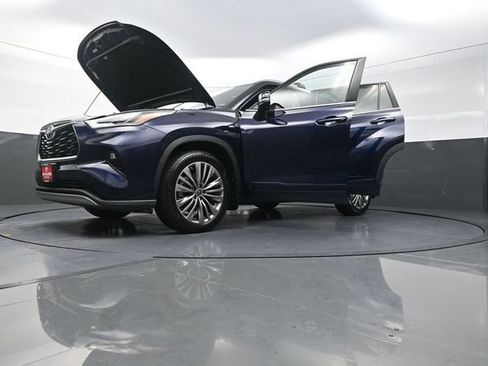 Certified 2020 Toyota Highlander Platinum AWD/4WD image 44