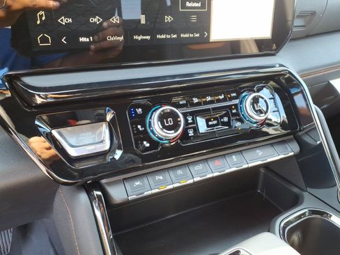 New 2026 GMC Sierra 1500 AT4 w/ AT4 Premium Package AWD/4WD image 14