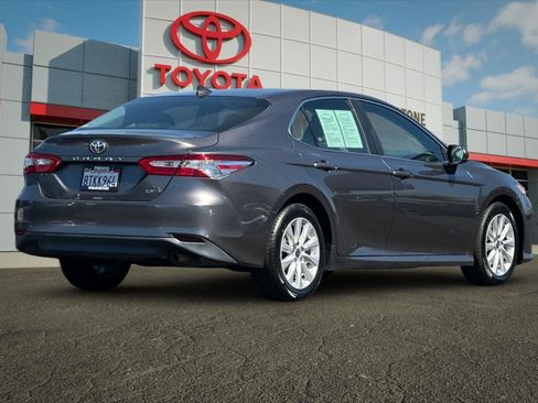 Used 2020 Toyota Camry LE FWD image 3