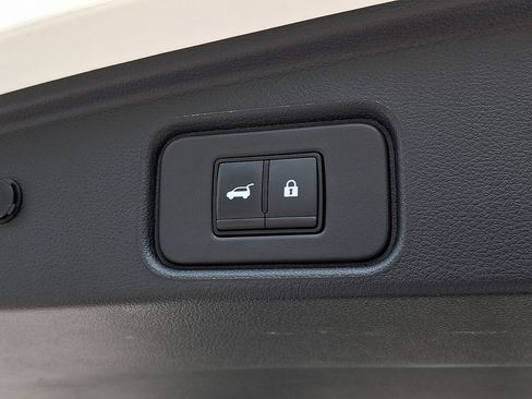 Used 2024 Nissan Pathfinder SL AWD/4WD image 32