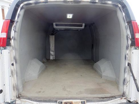 Used 2015 Chevrolet Express 2500 RWD image 3
