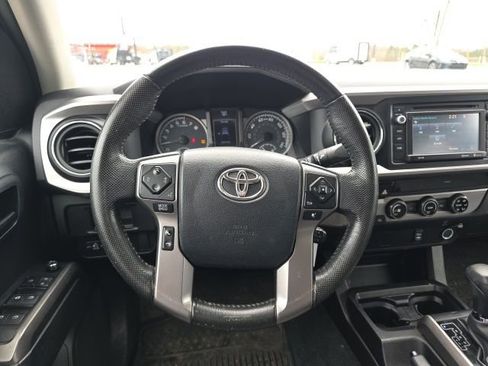 Used 2016 Toyota Tacoma SR5 w/ SR5 Appearance Package (SN) image 12
