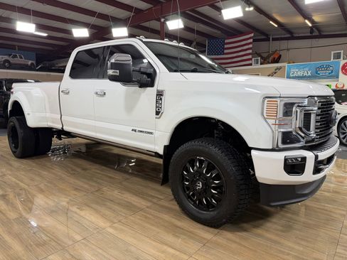 Used 2022 Ford F350 Platinum AWD/4WD image 3