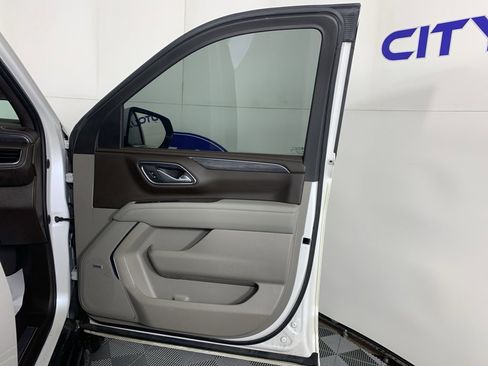 Used 2023 GMC Yukon XL SLT image 41