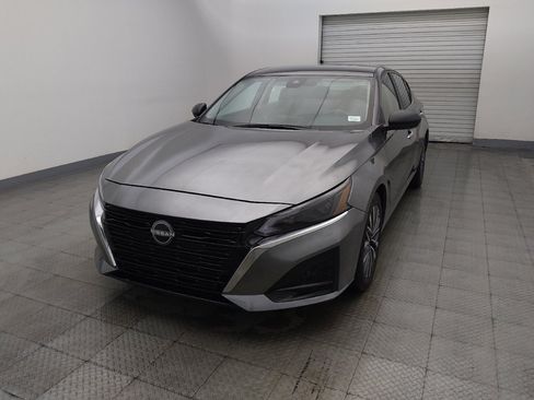 Used 2025 Nissan Altima 2.5 SV FWD image 15