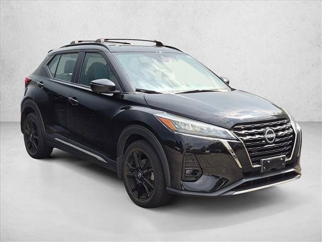 Used 2024 Nissan Kicks SR w/ SR Premium Package FWD image 3