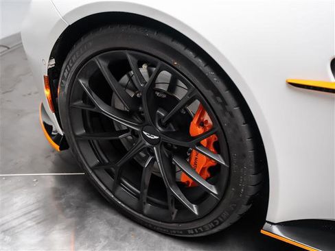 Used 2025 Aston Martin V8 Vantage Coupe image 8